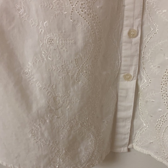 Beautiful Embroidered Eyelet blouse - Picture 6 of 9
